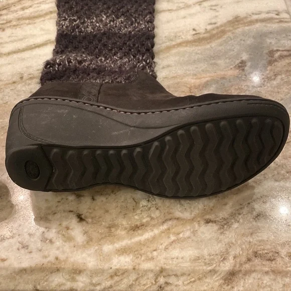 Ugg sweater wedge boots with leather foot - Picture 2 of 7